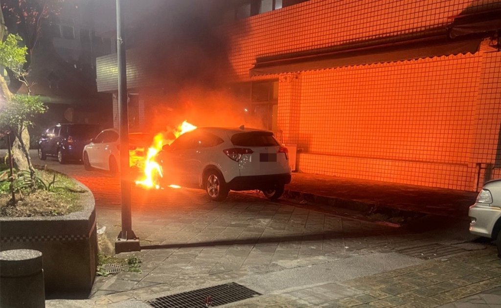 基隆初一驚魂！國中生燃放沖天炮釀火燒車 兩車燒成廢鐵 車主提告求償