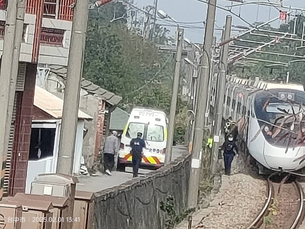台鐵事故！　民眾闖入軌道遭列車撞擊 