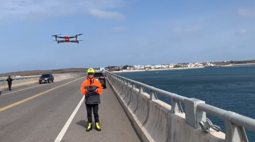 澎湖跨海大橋疑有男子墜海　警消海空搜救