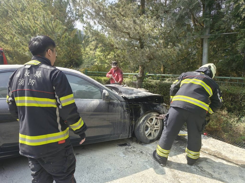 日月潭纜車站自小客車失火！ 　原因待查