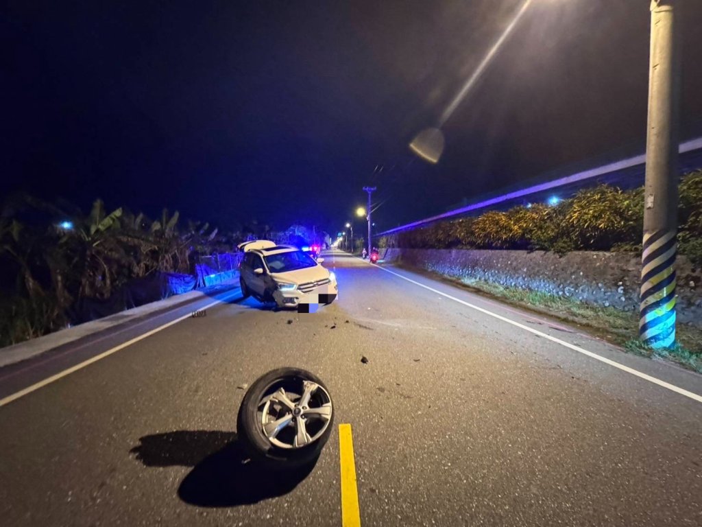 花蓮酒駕撞電燈桿輪胎撞飛！　駕駛酒測值超標送辦