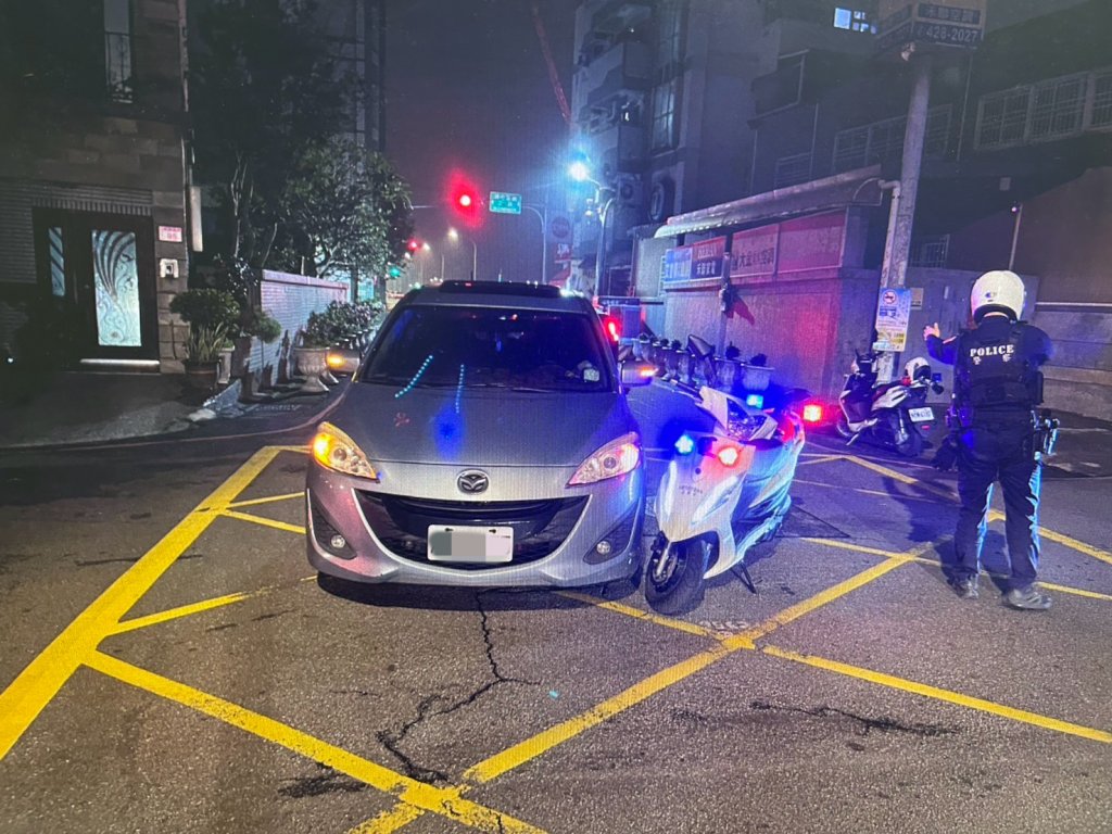 中壢分局員警執勤出車禍！ 　與自小客車相撞無人受傷