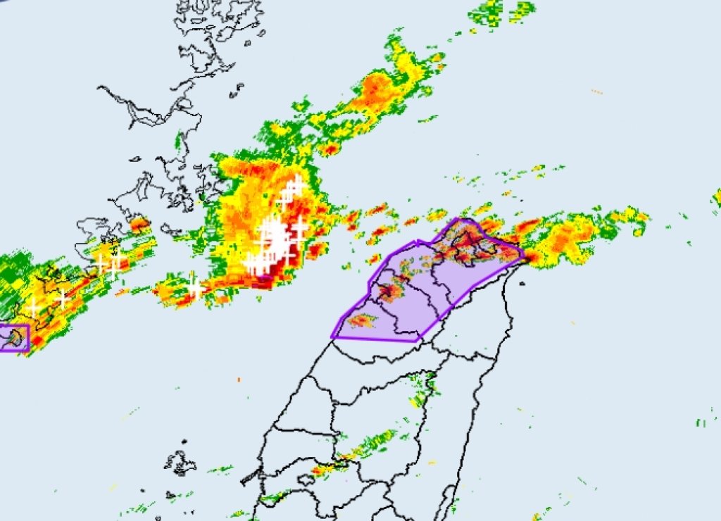 鋒面來襲！北台強降雨炸裂　山區暴雨警戒發布