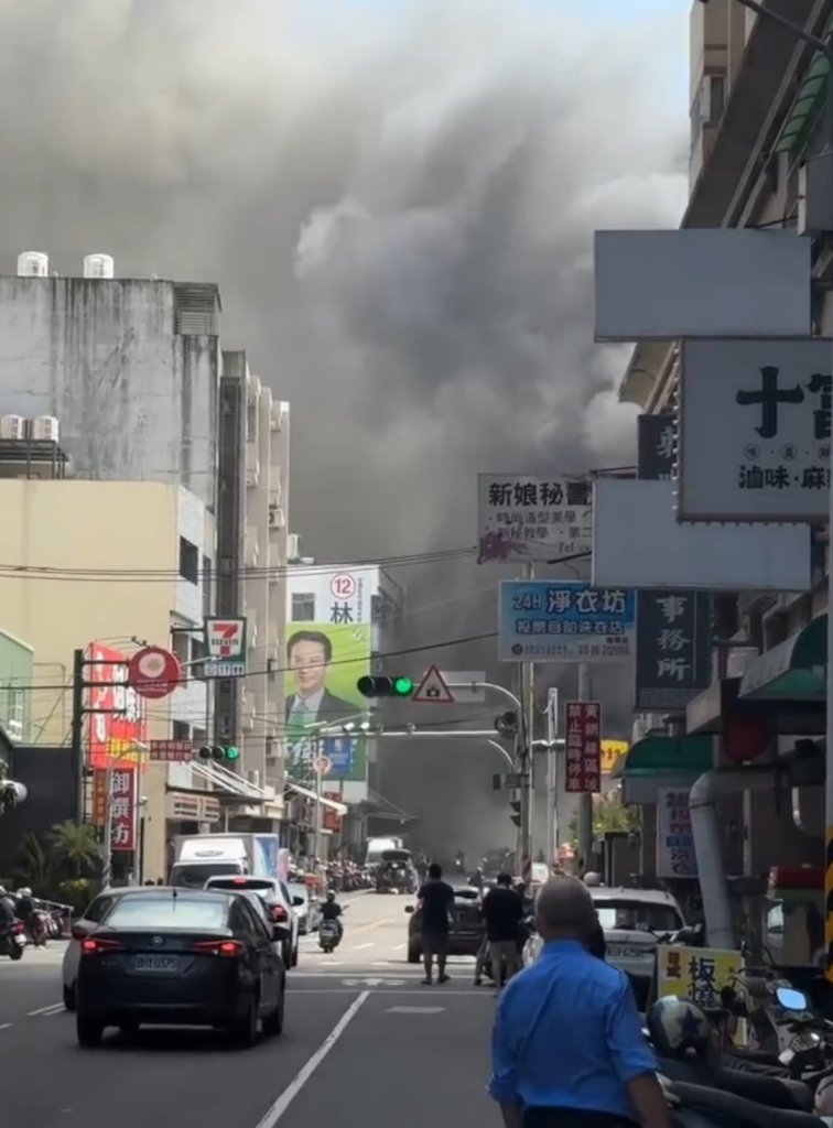 台南永康突冒濃煙！獨棟鐵皮建物起火　消防急撲滅火無傷亡 