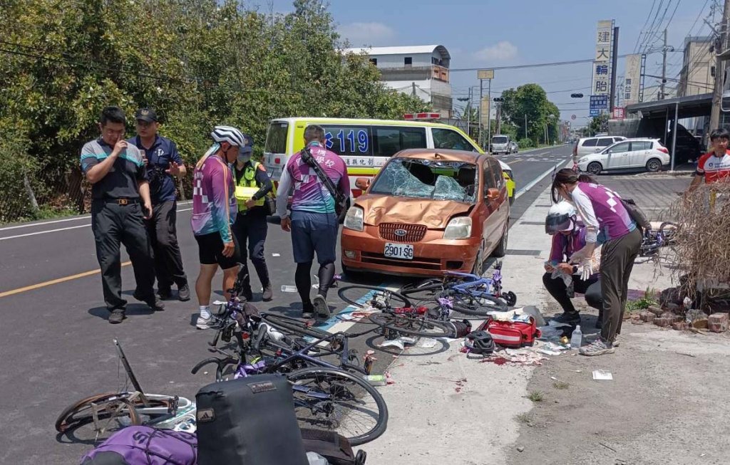 快訊／彰化逆向小客車撞學生環島車隊  8人受傷送醫