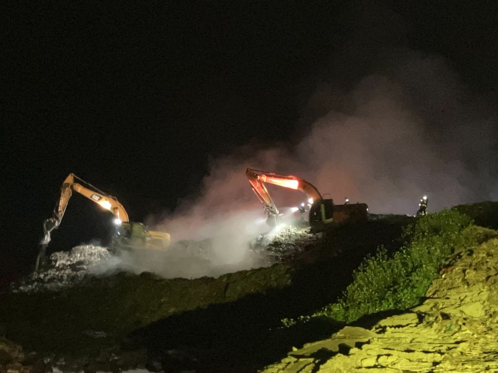 暗夜竹縣垃圾掩埋場紡織廠接連火警！ 　環保局發布空污警報  