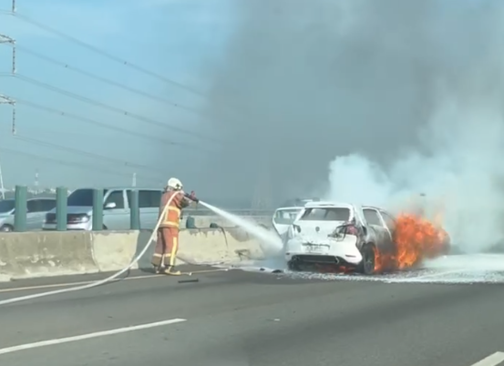 國道3號追撞事故引發火燒車！　同車母女受傷送醫