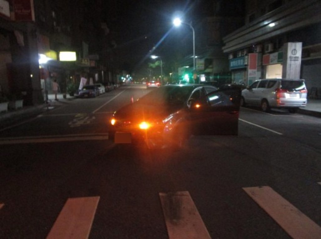 又是酒駕！台中大連路與崇德路口凌晨傳車禍，男子酒駕闖紅燈釀禍