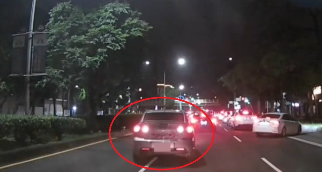 台中鬧區飛車追逐！酒駕拒檢快車道倒車　遭警壓制喊「我害怕！」