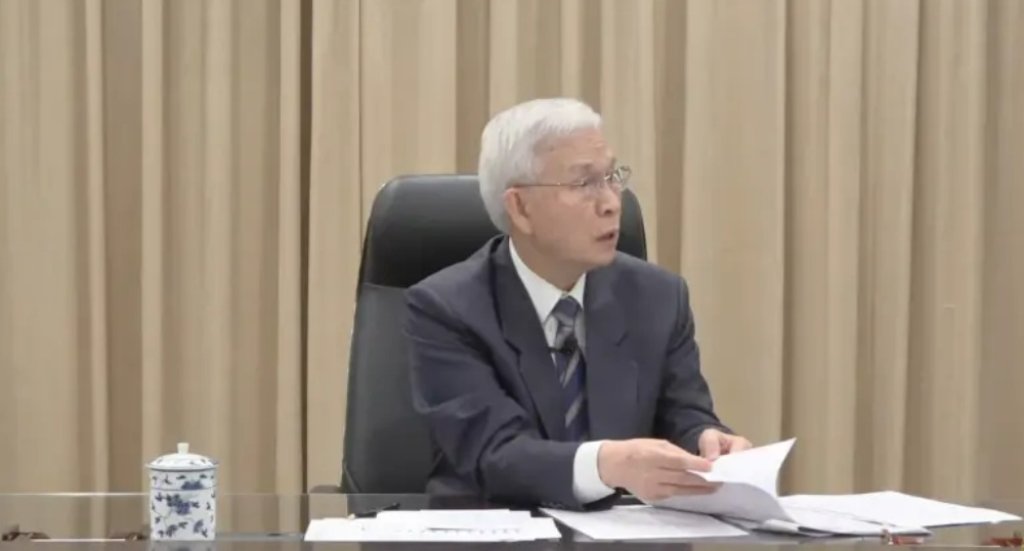 台幣瘋狂升！央行總裁楊金龍說重話　已嚴重警告「這些人」