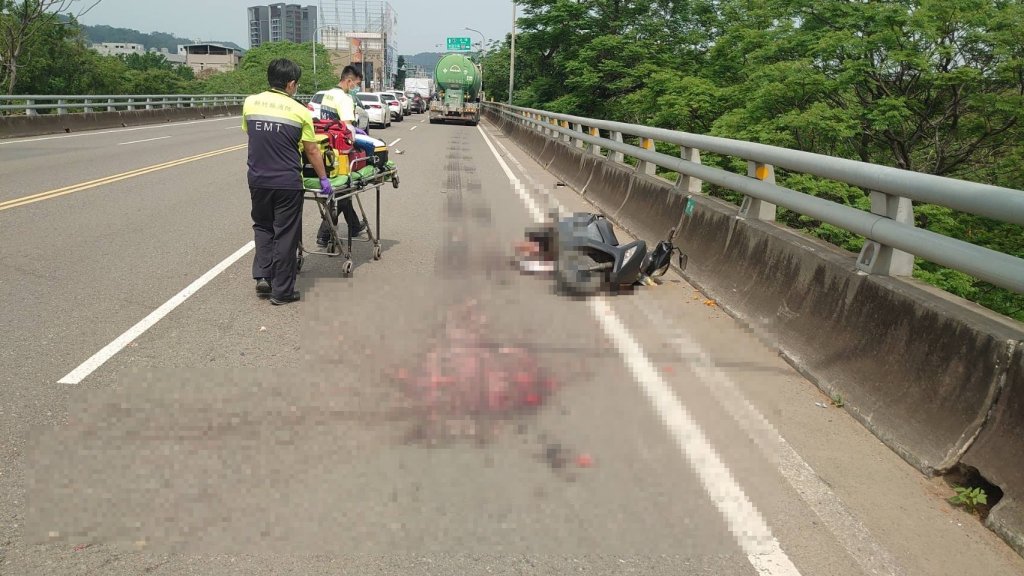 竹東死亡車禍！機車遭槽車撞擊騎士爆頭亡　現場血肉模糊慘不忍賭