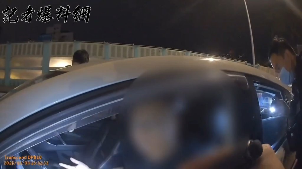 毒蟲遇檢急煞嗆警「沒搜索票別搜車」！不知腳踏墊上滾出「好大包」露餡