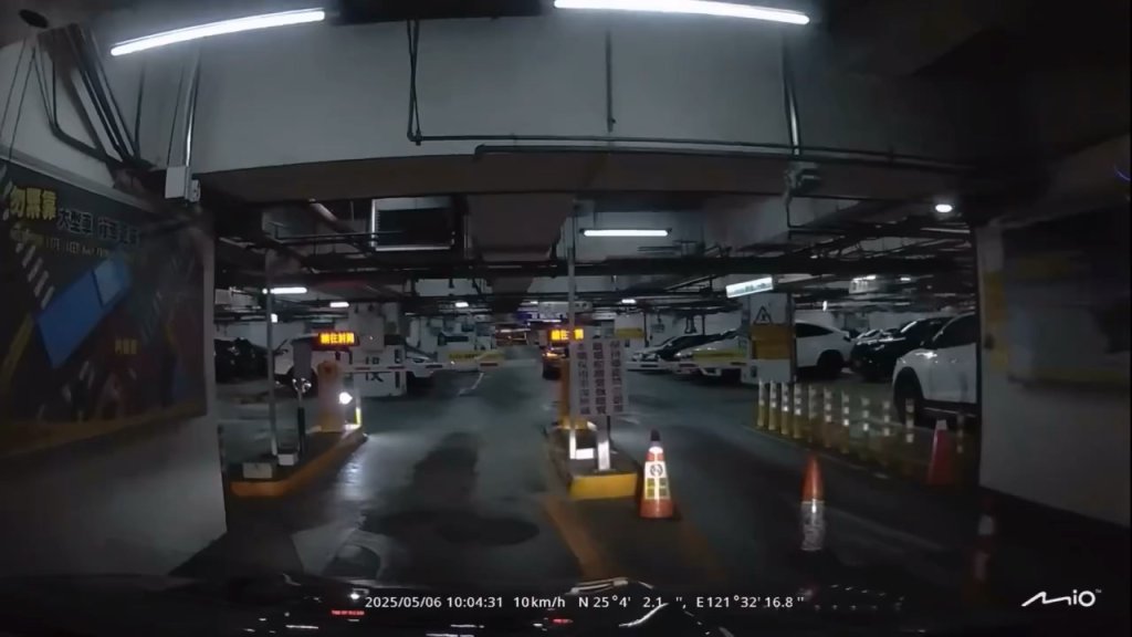 影／老公疑外遇！女說「你家有保險套嗎？我受不了了」　正宮PO行車紀錄器問：想聽各位的想法