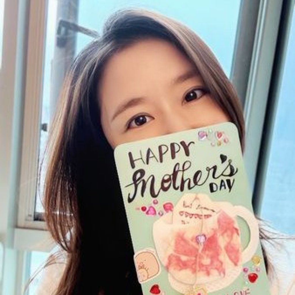 林心如曬女兒手作母親節卡片　告白母愛是「永久牽掛」