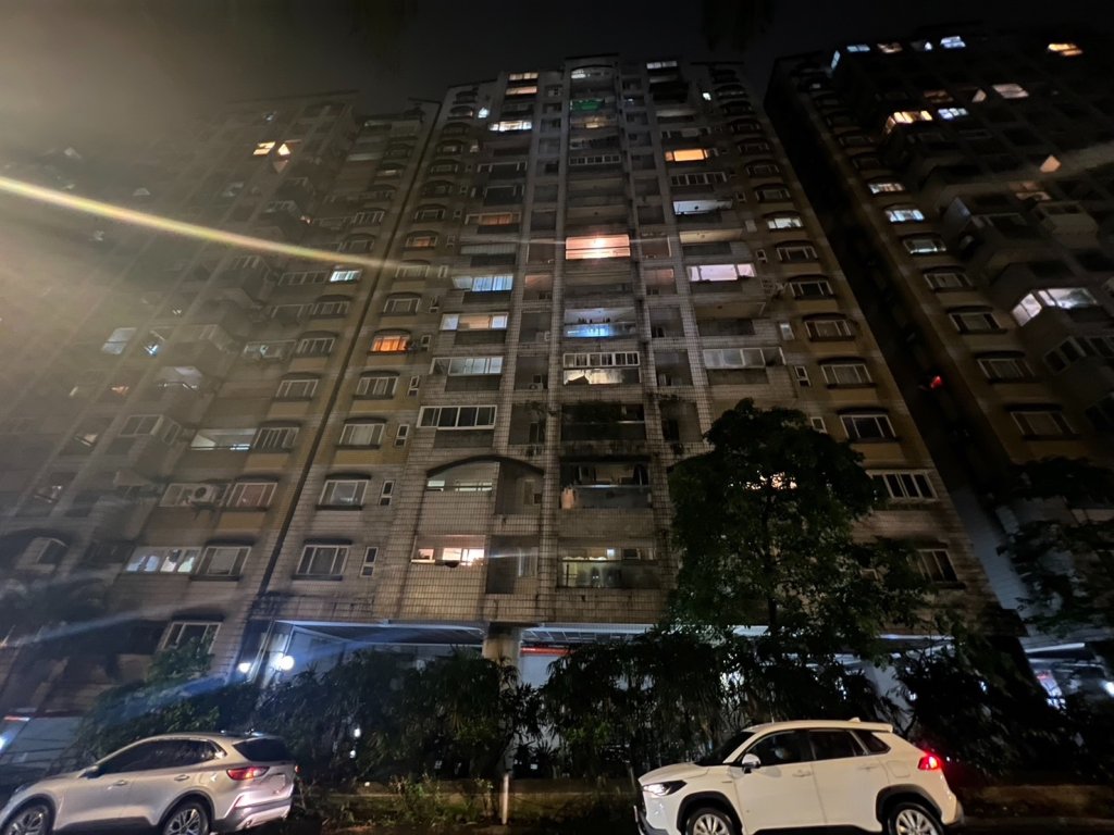 在家也不安全？基隆大樓驚傳鋼珠彈擊破住家玻璃