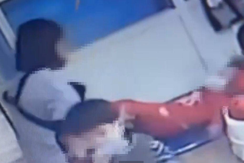 台中托嬰中心虐童！保育員抓幼童頭狂搖　拉腳害摔倒腦撞地