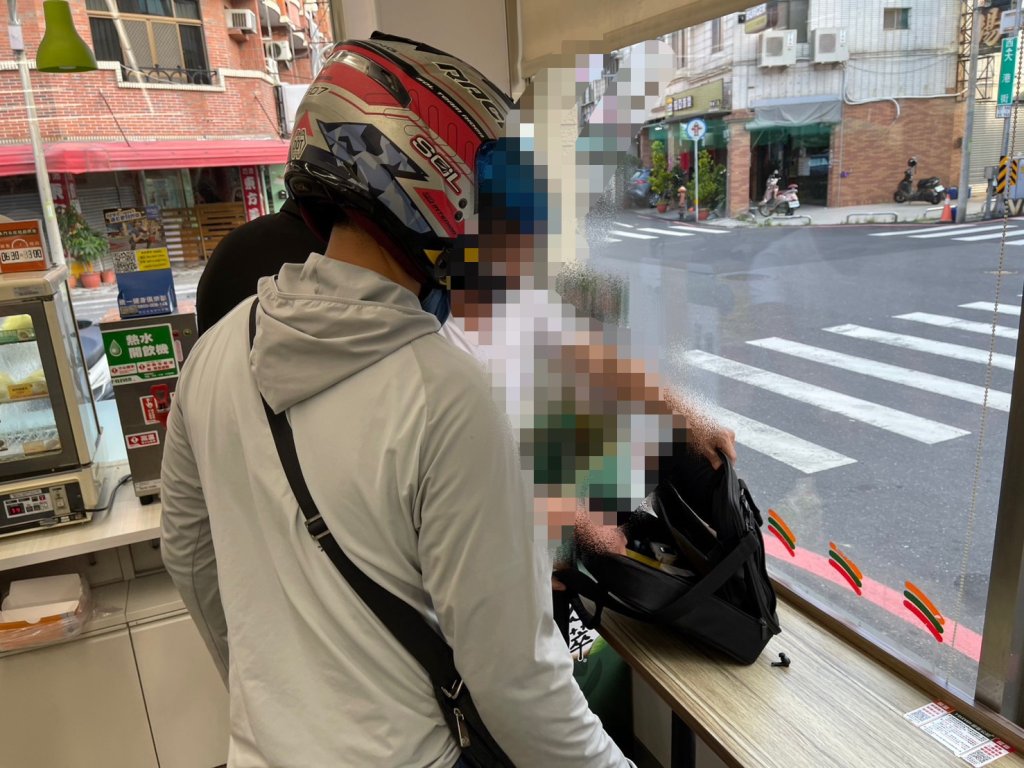 臉書撩聊變詐財！超商面交5萬　南警神伏擊逮詐騙車手
