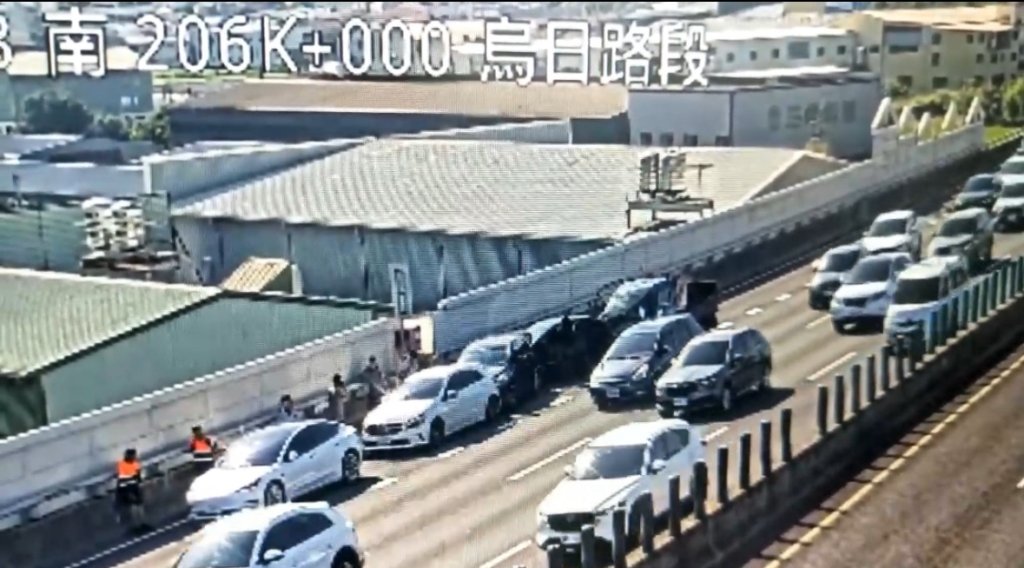 國道3號烏日路段連環車禍！　6車相撞回堵3公里
