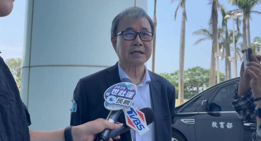 快訊／挨轟手機政策「不負責任」！教長鄭英耀怒了：扣帽子