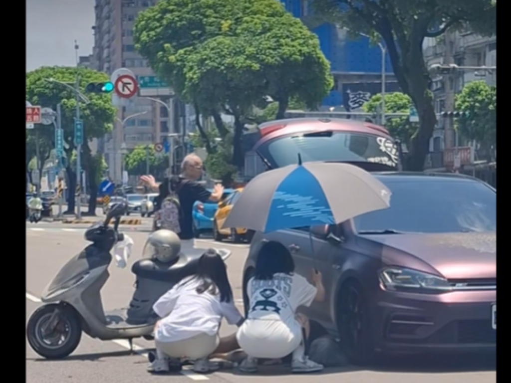 台灣最美風景！汐止女騎士擦撞左車倒地　路過護理師熱心協助