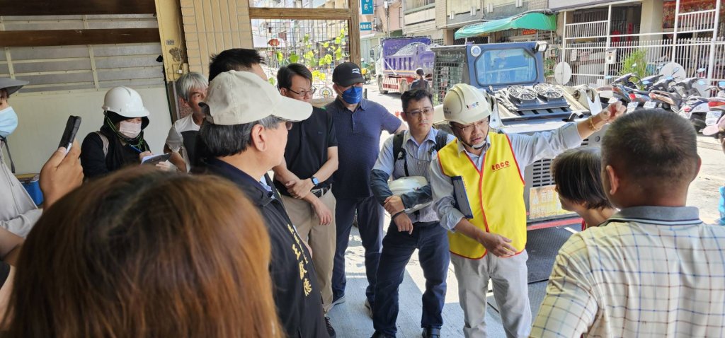 民宅傾斜直墜！台南新營建地失控釀倒塌　工地勒令停工重罰9萬