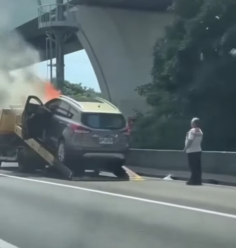 影/拖吊途中突冒煙！國道中壢段小客車引擎起火　後方車流回堵3公里
