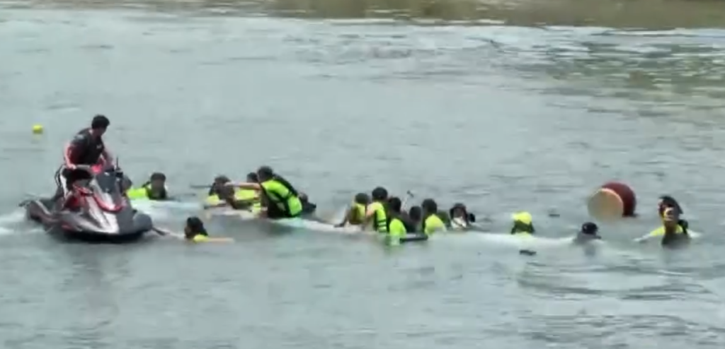 宜蘭龍舟比賽龍舟沈沒翻覆！　21人兩度落水幸無大礙    