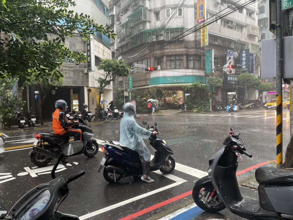 明豪雨下到發紅！全台濕透透　氣象署：2地區雨勢最猛　
