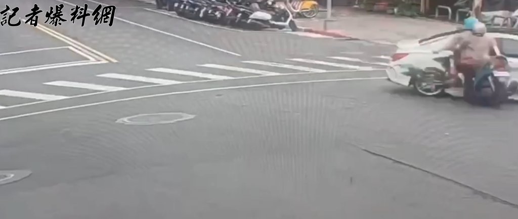 北市賓士搶快硬左轉害機車撞上　6旬翁騰飛重摔骨盆「粉碎性骨折」