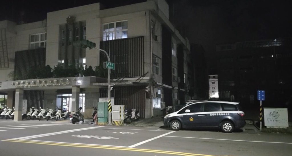 快訊／連警察局都停電！高雄深夜地下電纜故障「民眾熱翻」