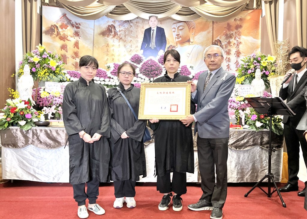 嘉義傳統工藝大師蔡共新辭世　文化部頒旌揚狀表彰其對「鑿花」文化的貢獻
