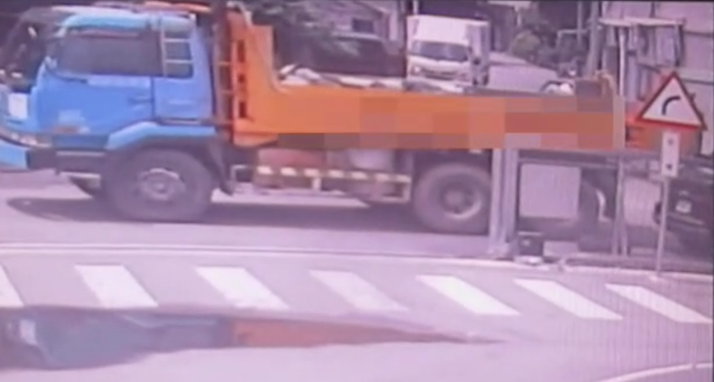 逮到了！自小客車擋風玻破裂以為遭破壞　警調監視器揪出肇逃砂石車