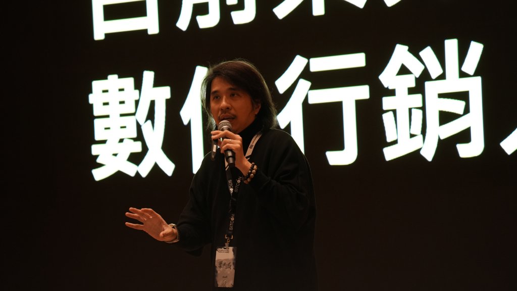 突襲式質問！學生嗆葉丙成「性平爭議」何時刪文　他神情凝重走下台