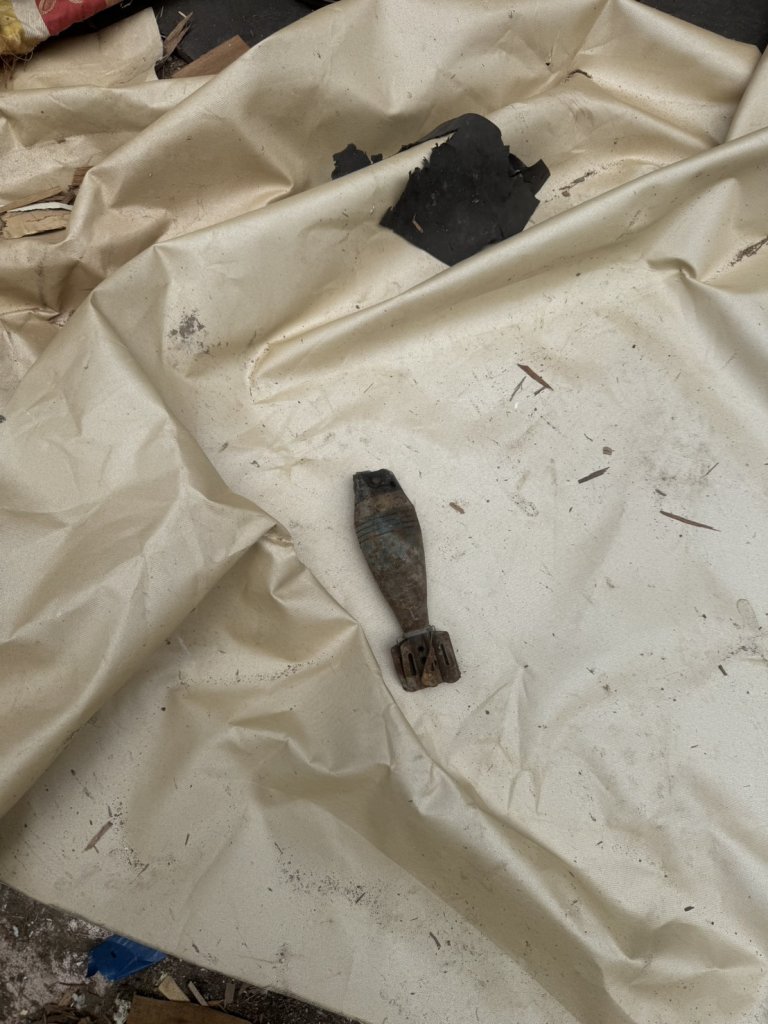 台北工地驚見鏽蝕迫擊砲彈！怪手一挖全場嚇壞　警方急封鎖現場