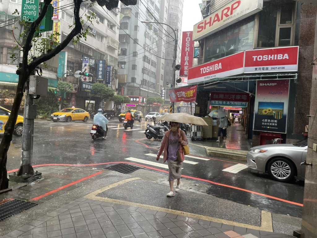 大雷雨特報！注意雨彈狂炸「3縣市」　示警區域一次看
