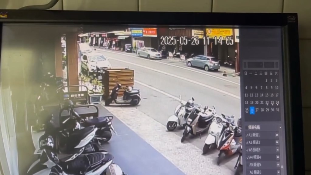影／阿伯疑毒駕爆衝！逆向連撞7車「騎士閃避不及被撞飛」　影片曝光網友驚：越來越誇張