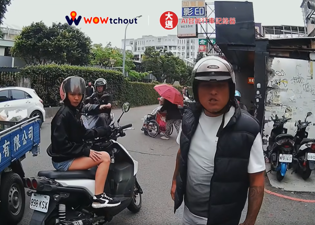 影／逢甲商圈「猴子」載「馬子」 逆向被按喇叭提醒竟當街飆罵五字經