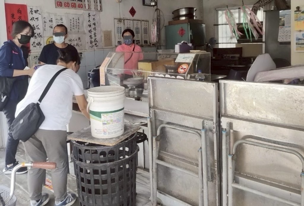 高雄潤餅老店傳疑食物中毒！業者宣布：永久停業