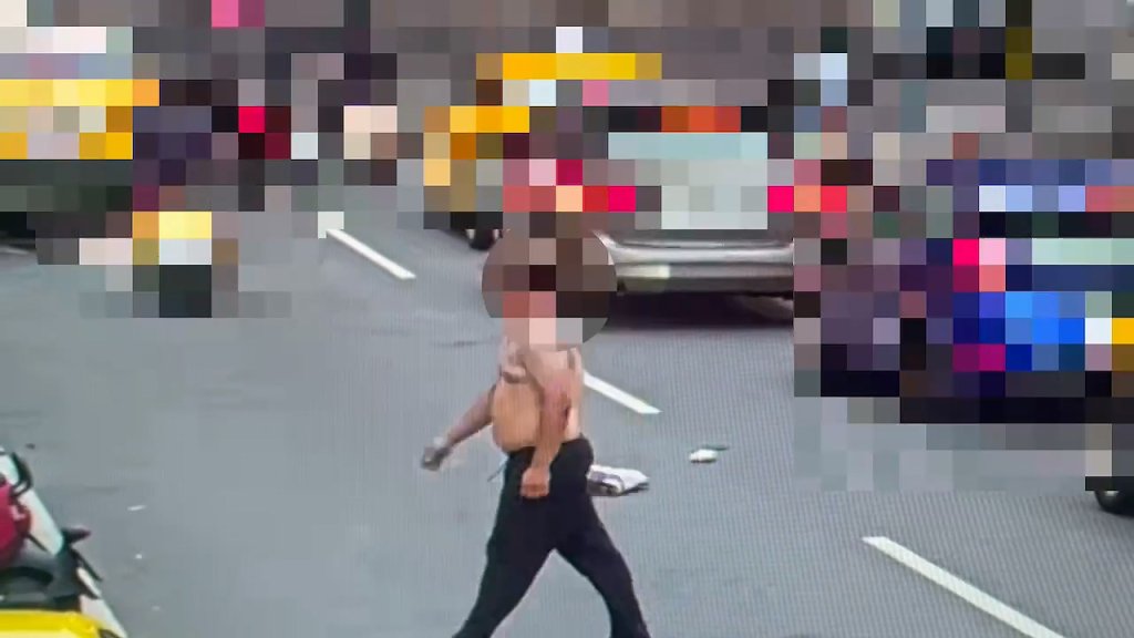 為了4千元！北市2男街頭互毆　打到衣服失蹤民眾看傻