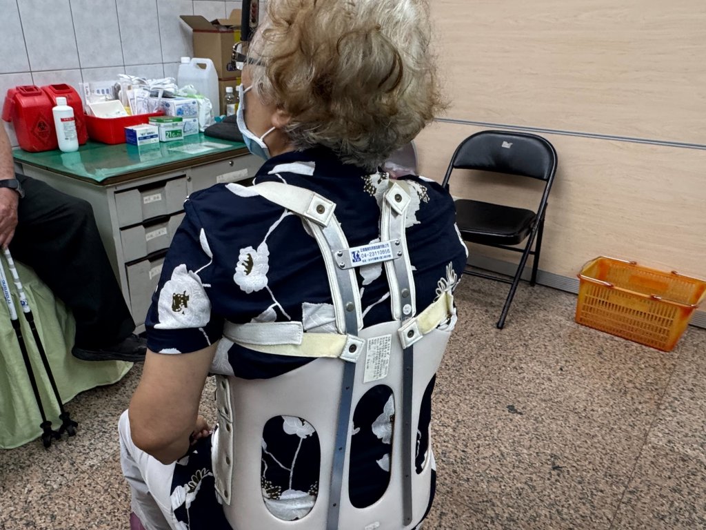 退休體育老師不甩年紀脊椎開刀 喊「我有權決定怎過日子」