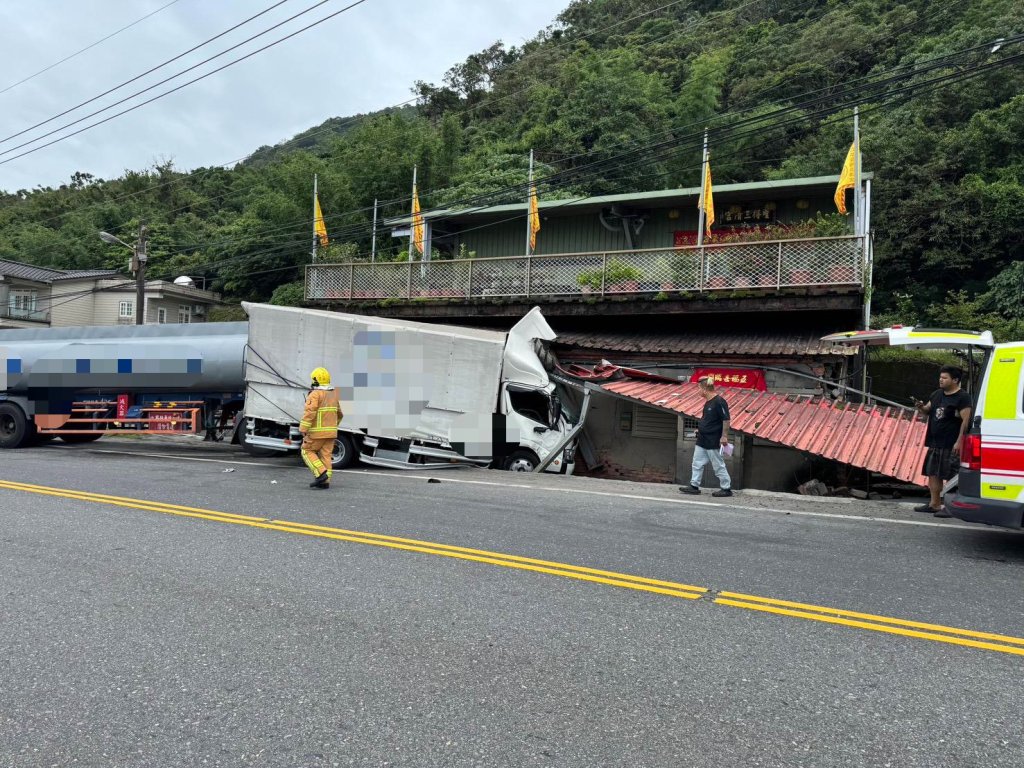 宜蘭槽罐車撞貨車推撞民宅！　3人受傷