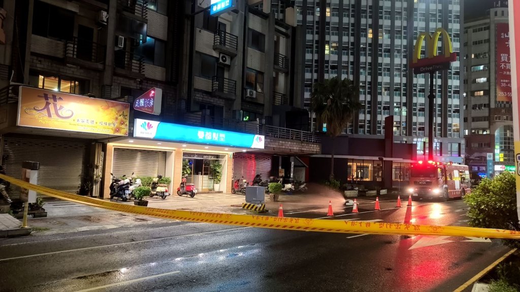 快訊／台南瓦斯外洩！現場大規模封路「麥當勞、理髮廳民眾緊急疏散」