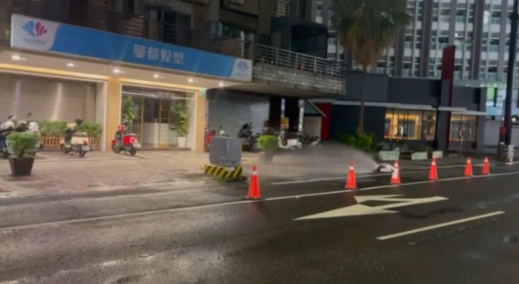 快訊／台南瓦斯漏整晚！「緊急封路300m」洩漏源還是找嘸