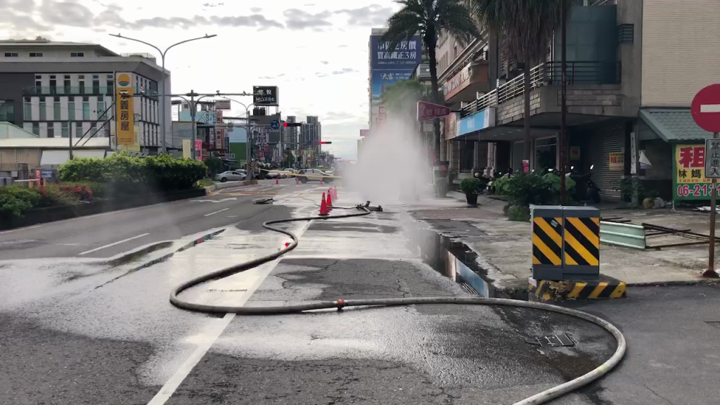 快訊／洩漏點找到了！台南瓦斯漏整夜...上班尖峰交通大打結　民眾狂抱怨