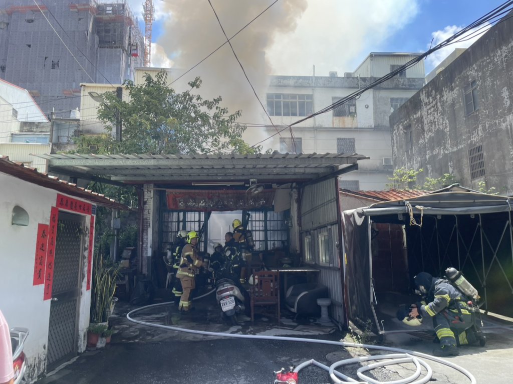 快訊／高雄重大火警！8旬翁遭「重物慘壓」送醫身亡