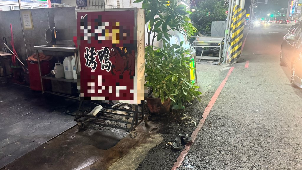 獨／疑要買烤鴨…高雄男遭撞噴亡「倒烤鴨店前就OHCA」