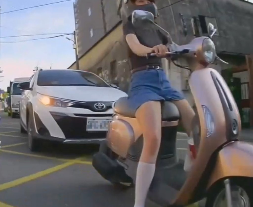 有這麼趕嗎？台中大甲自小客車狂按喇叭10次逼車　警將開罰