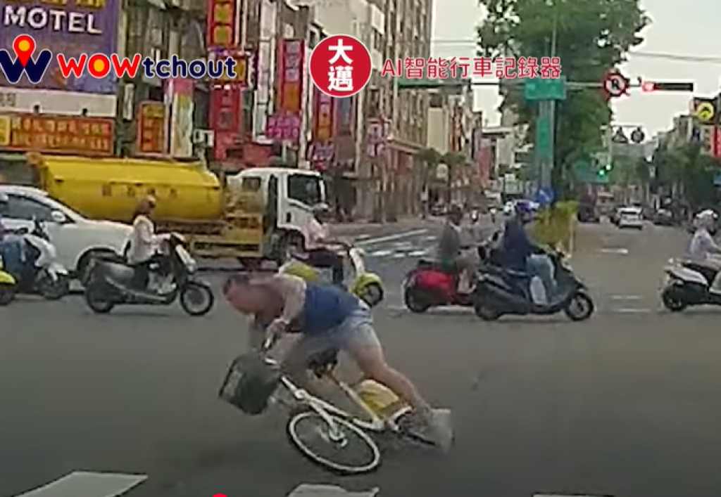 影／Ubike騎士中壢疑闖紅燈失控摔車 過程全被拍下網虧「現世報」