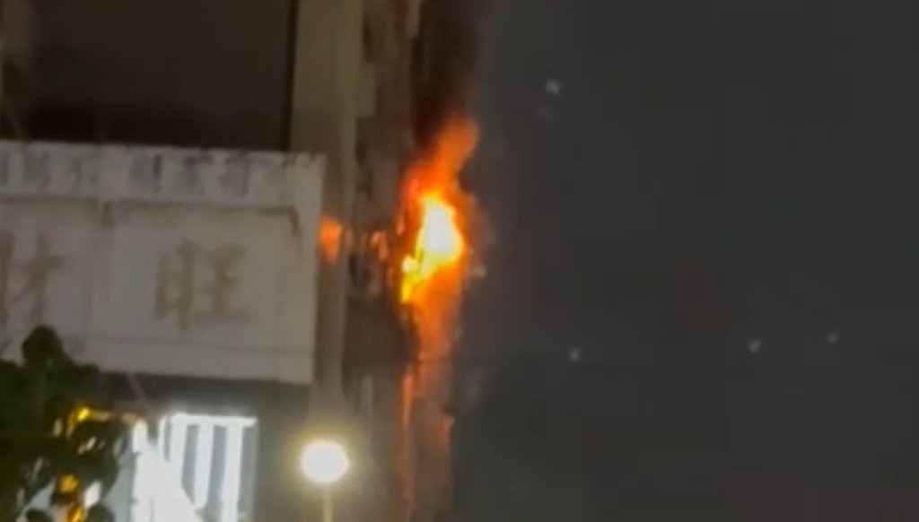 快訊／高雄重大火警！火焰竄出「有人在內、傷亡不明」特搜分隊全出動
