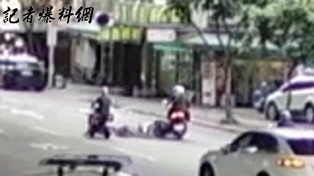 板橋男騎士靠右沒看後照鏡　A一下釀4車連環撞